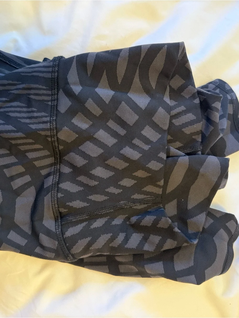 ALO Yoga Women’s Leggings in Black and Gray Abstract Print